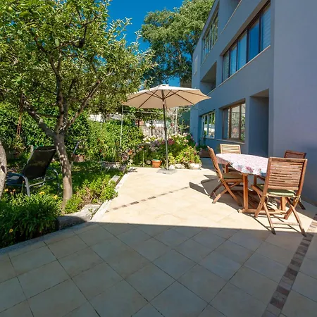 Uvala Apartment *